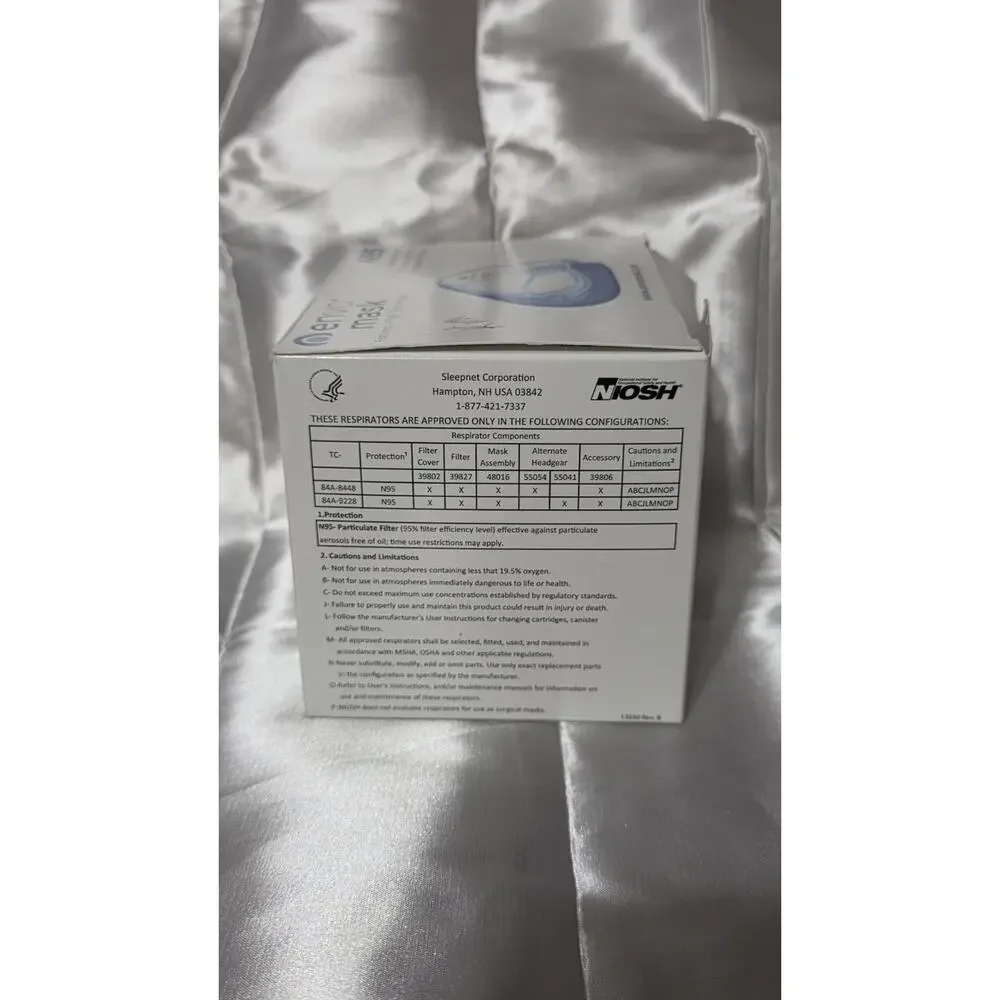 NEW Envo Mask Respirator N95 Gel Seal With Storage Case, and 4 New Filters